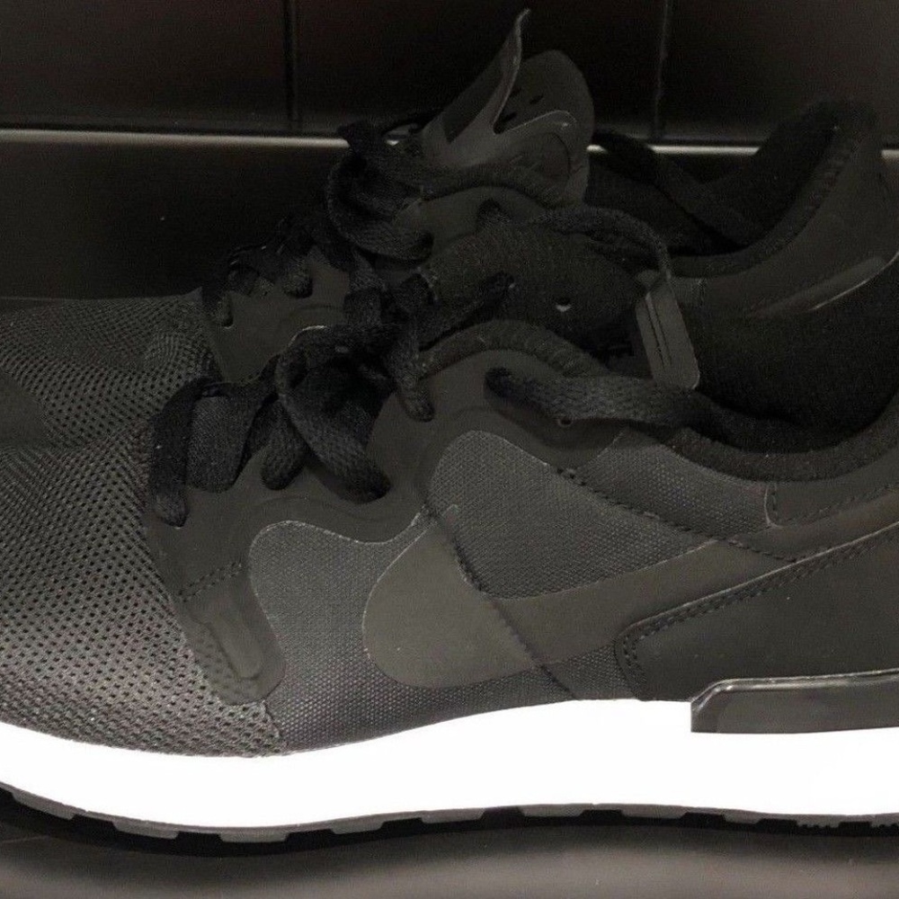 Mens Nike Air Berwuda Casual Shoes Total Black